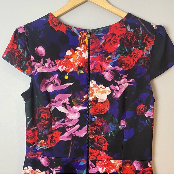 Betsey Johnson Cap Sleeve Violet Red Floral Knee Length Sheath Dress size 12 - Picture 7 of 13